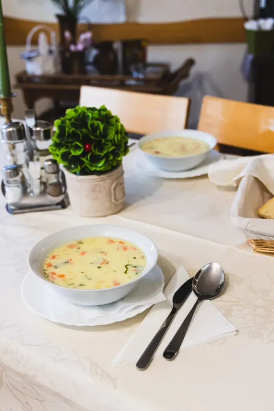Restaurantul și preparatele Pensiunii Poiana Avrigului