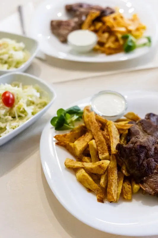 Restaurantul și preparatele Pensiunii Poiana Avrigului